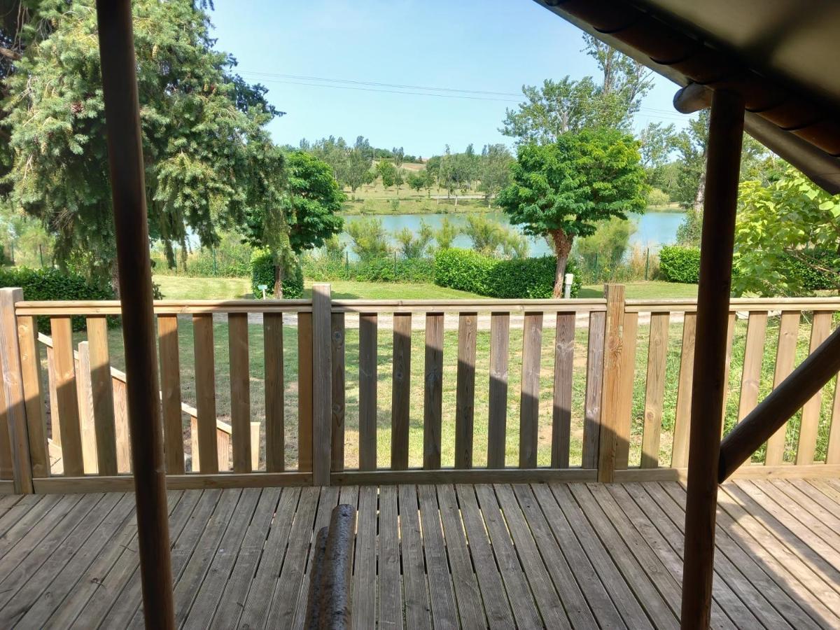 Les Auzerals Camping Du Lac Hotel Rabastens Bagian luar foto