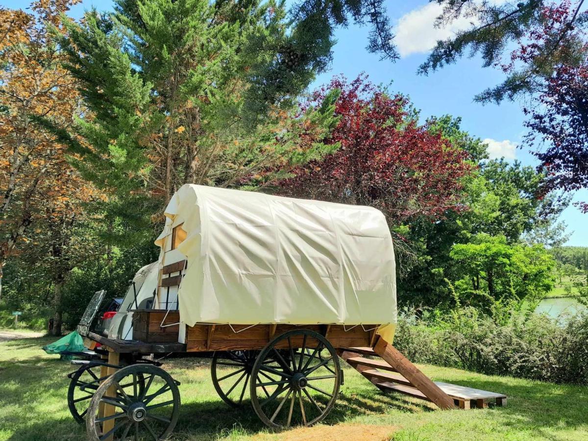 Les Auzerals Camping Du Lac Hotel Rabastens Bagian luar foto