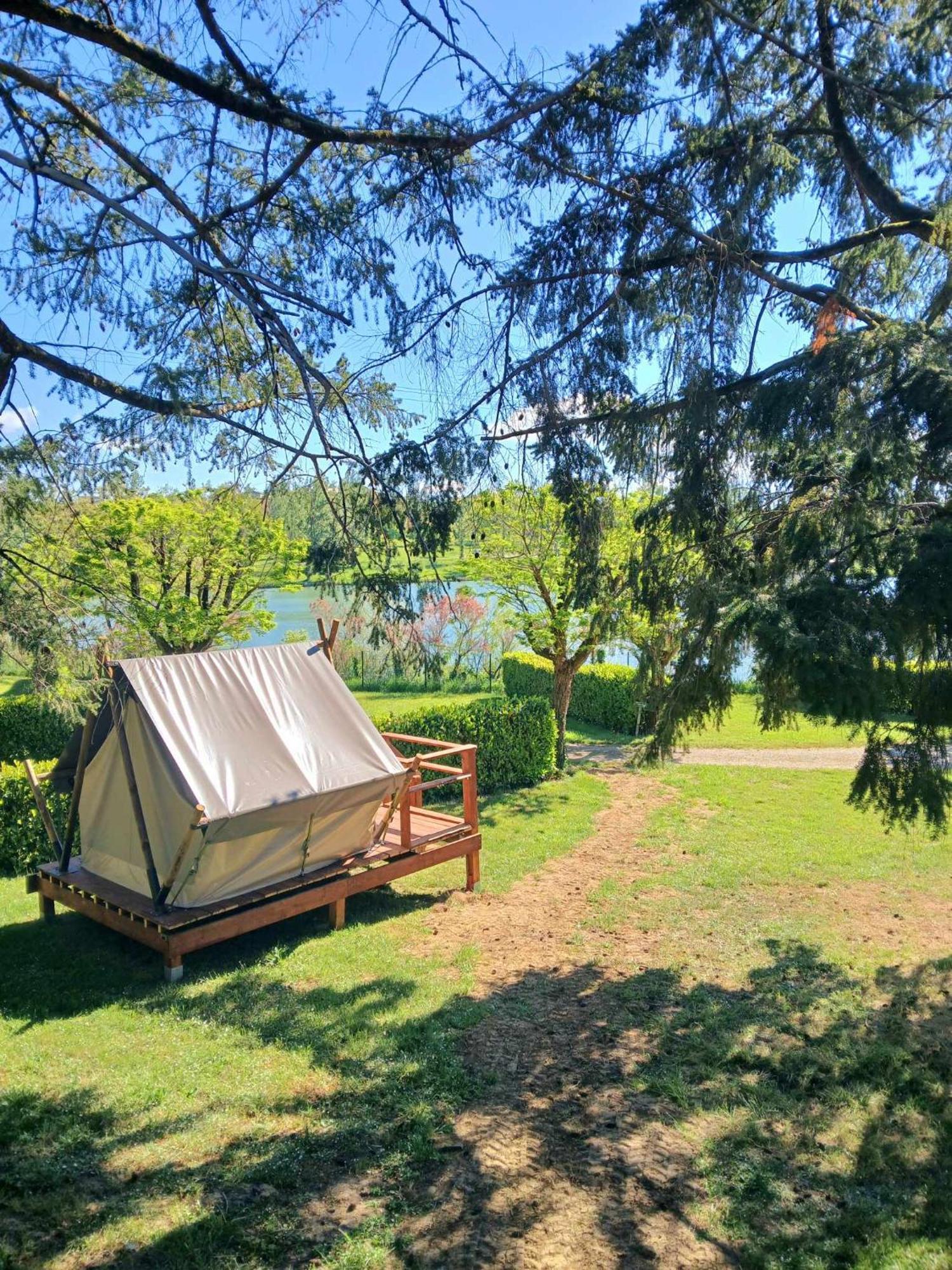 Les Auzerals Camping Du Lac Hotel Rabastens Bagian luar foto